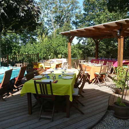 Domaine Des Deux Cèdres Couette-café 3*