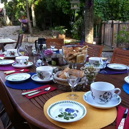 Domaine Des Deux Cèdres Couette-café